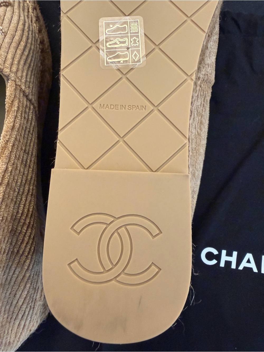 CHANEL Tan Espadrille Flats with Black Cap Toe and CC Logo (never worn) - Picture 4 of 6